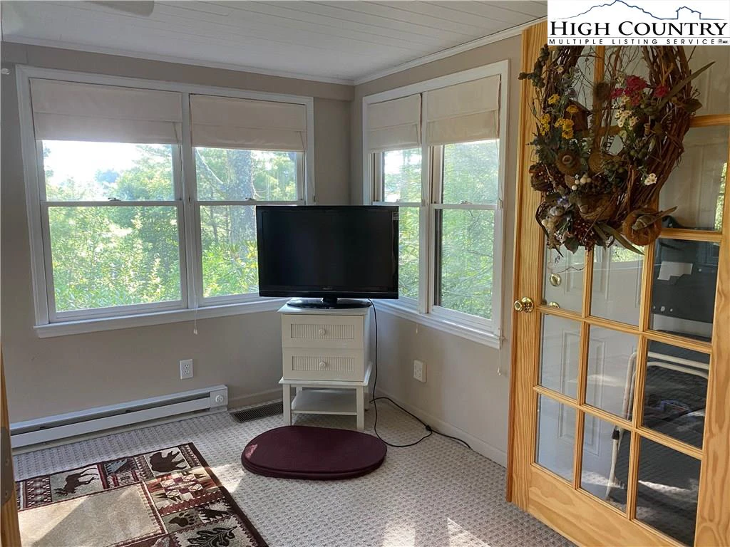 Image number 2 for the current listing