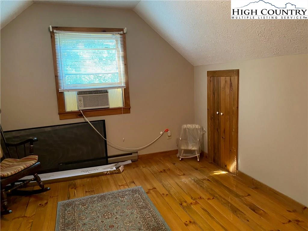 Image number 6 for the current listing