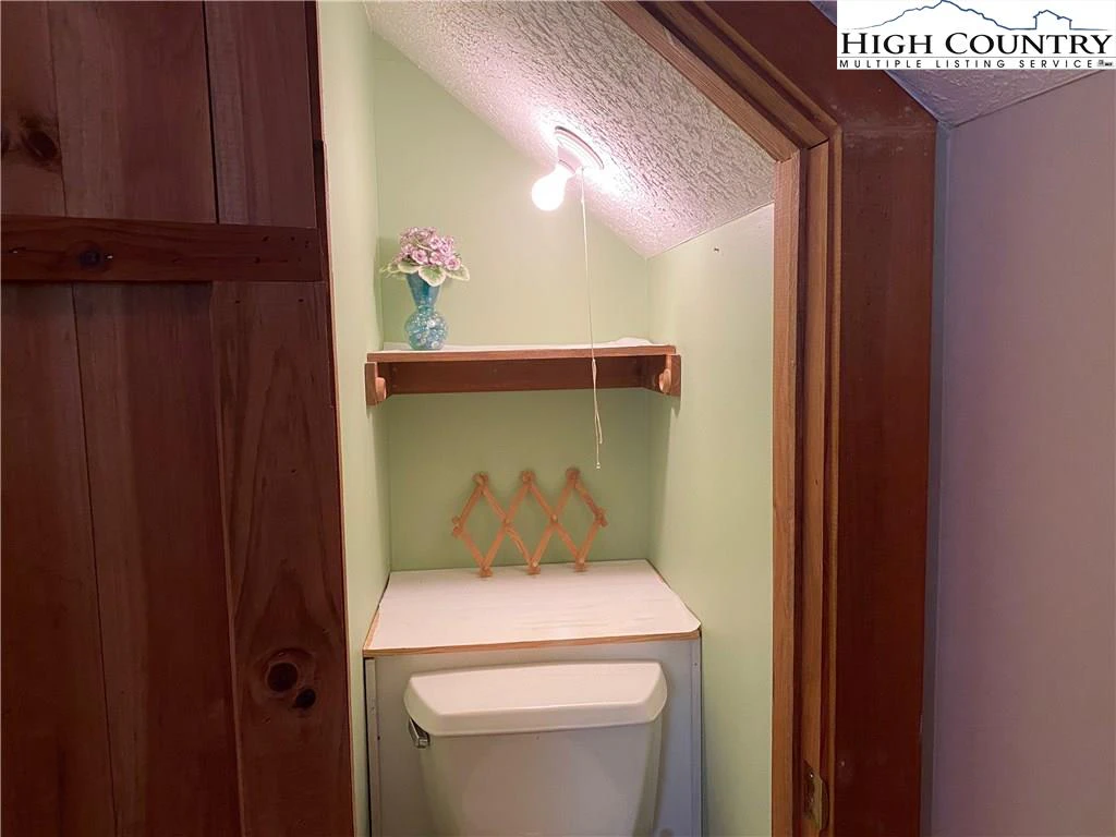 Image number 4 for the current listing
