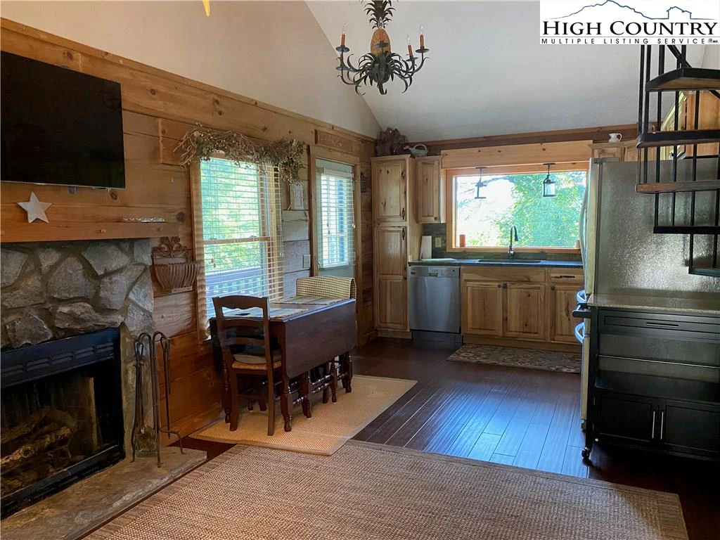 Image number 21 for the current listing