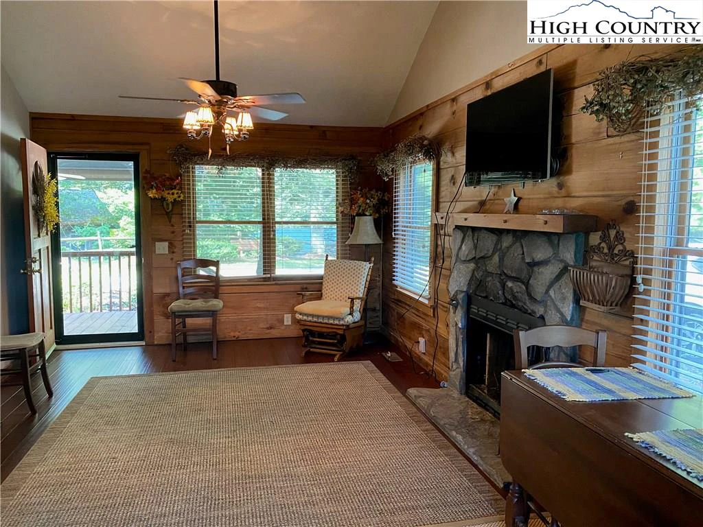 Image number 20 for the current listing