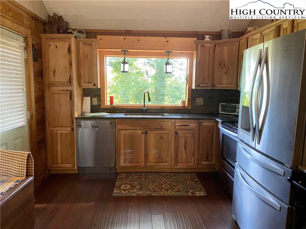 Image number 19 for the current listing