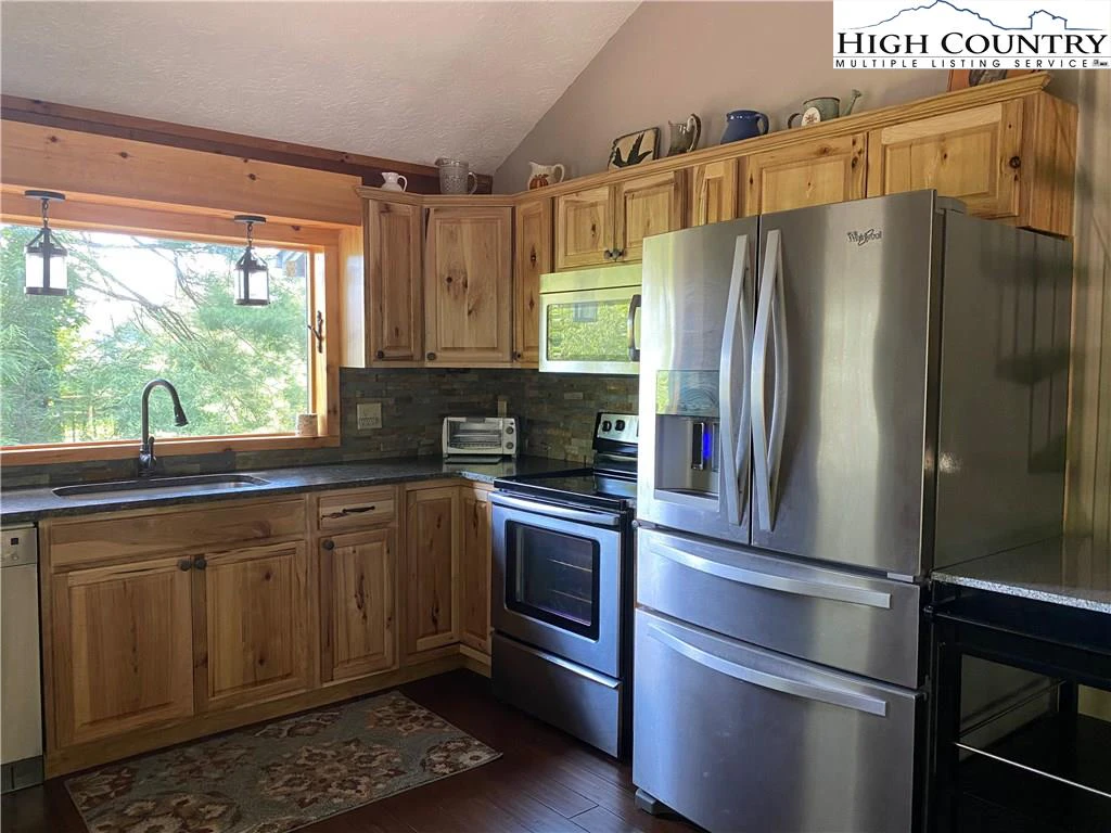 Image number 18 for the current listing