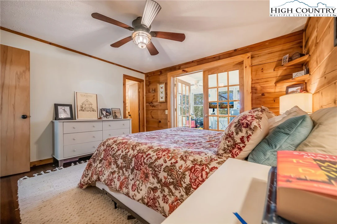 Image number 15 for the current listing