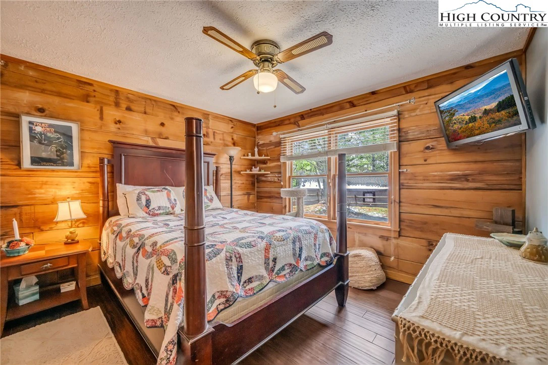 Image number 12 for the current listing