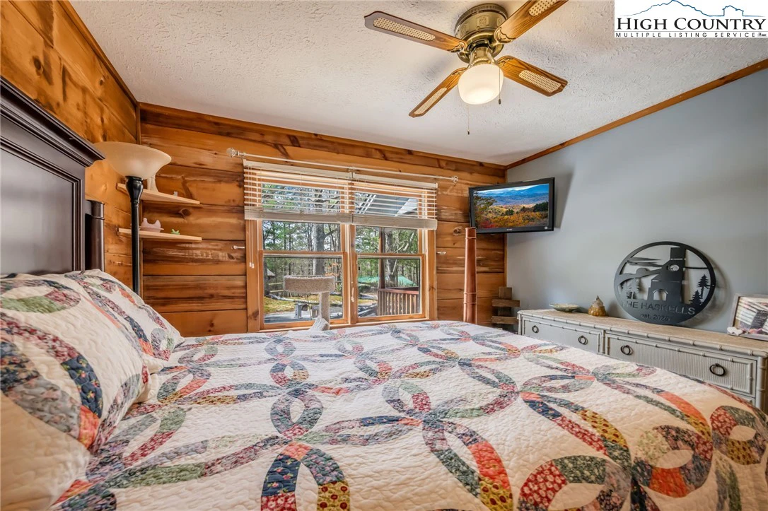 Image number 11 for the current listing