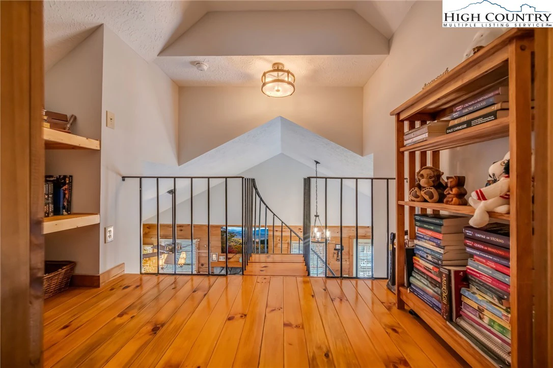 Image number 6 for the current listing