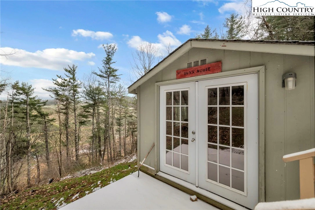Image number 22 for the current listing