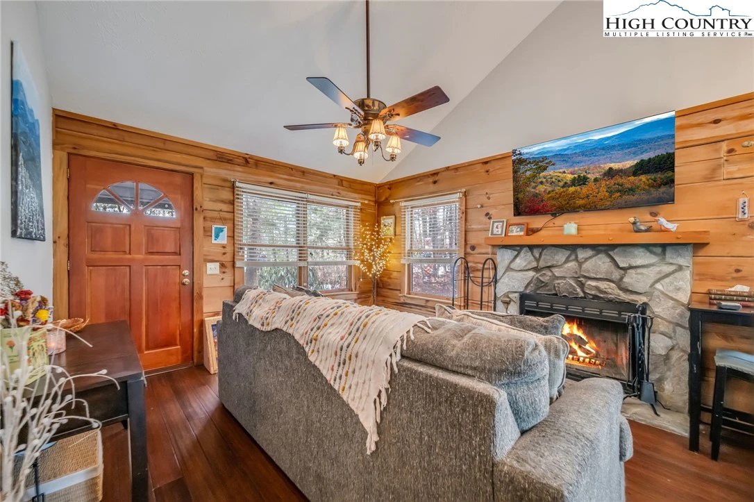 Image number 20 for the current listing