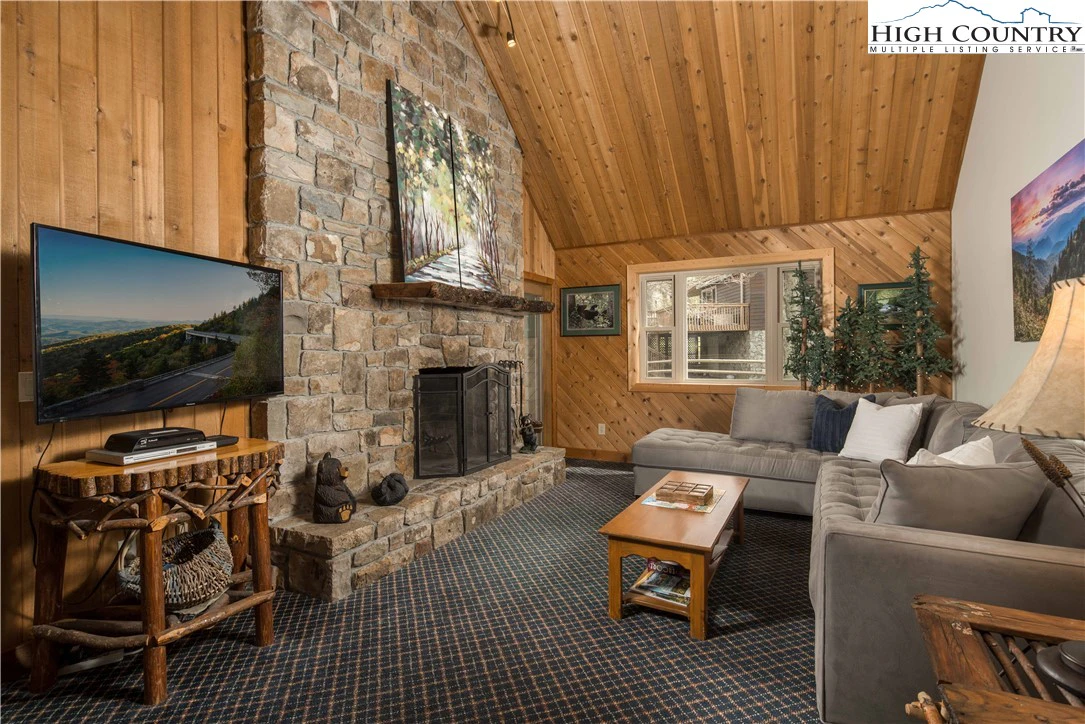 Image number 3 for the current listing