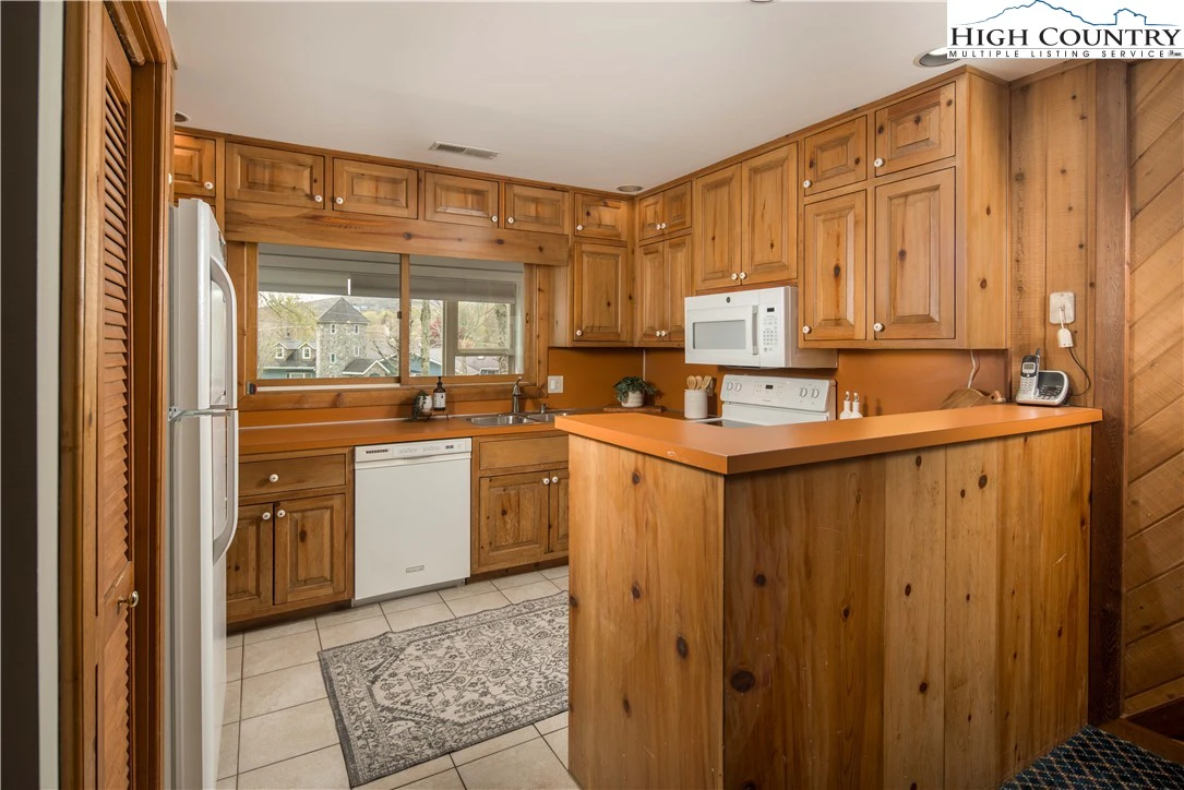 Image number 11 for the current listing