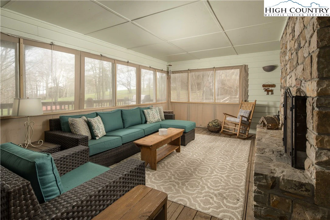 Image number 20 for the current listing
