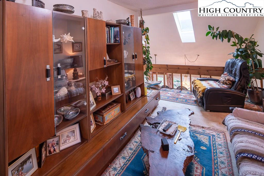 Image number 3 for the current listing