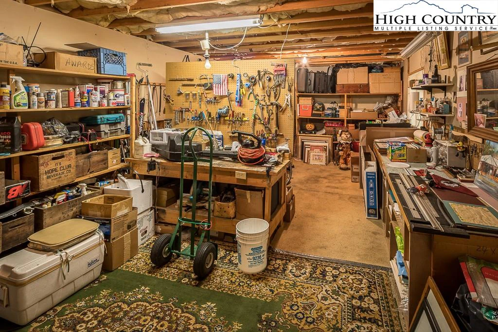 Image number 9 for the current listing