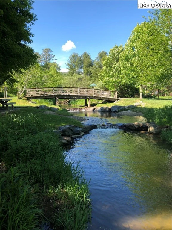 Image number 5 for the current listing