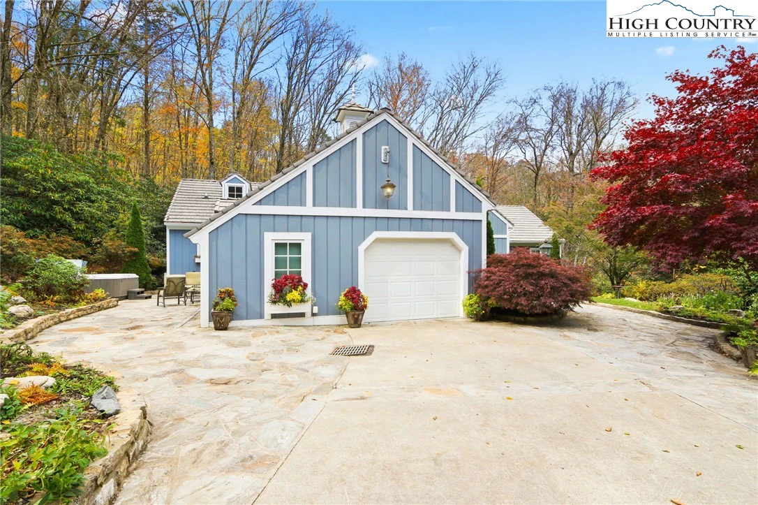 Image number 17 for the current listing