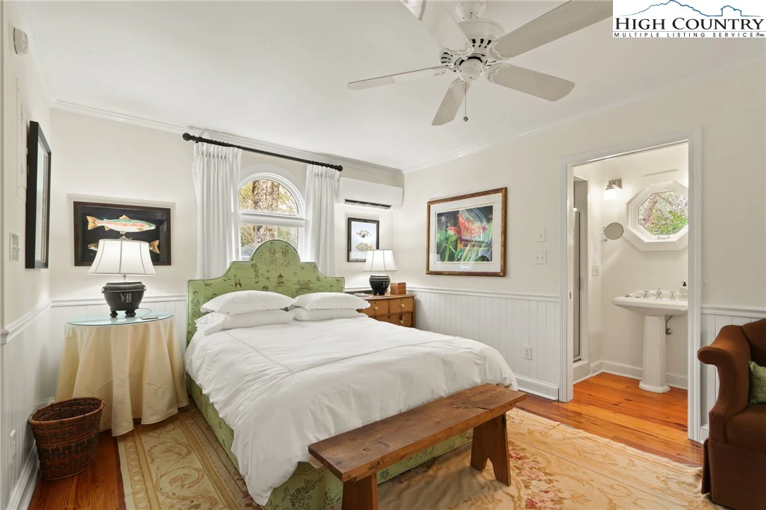Image number 20 for the current listing