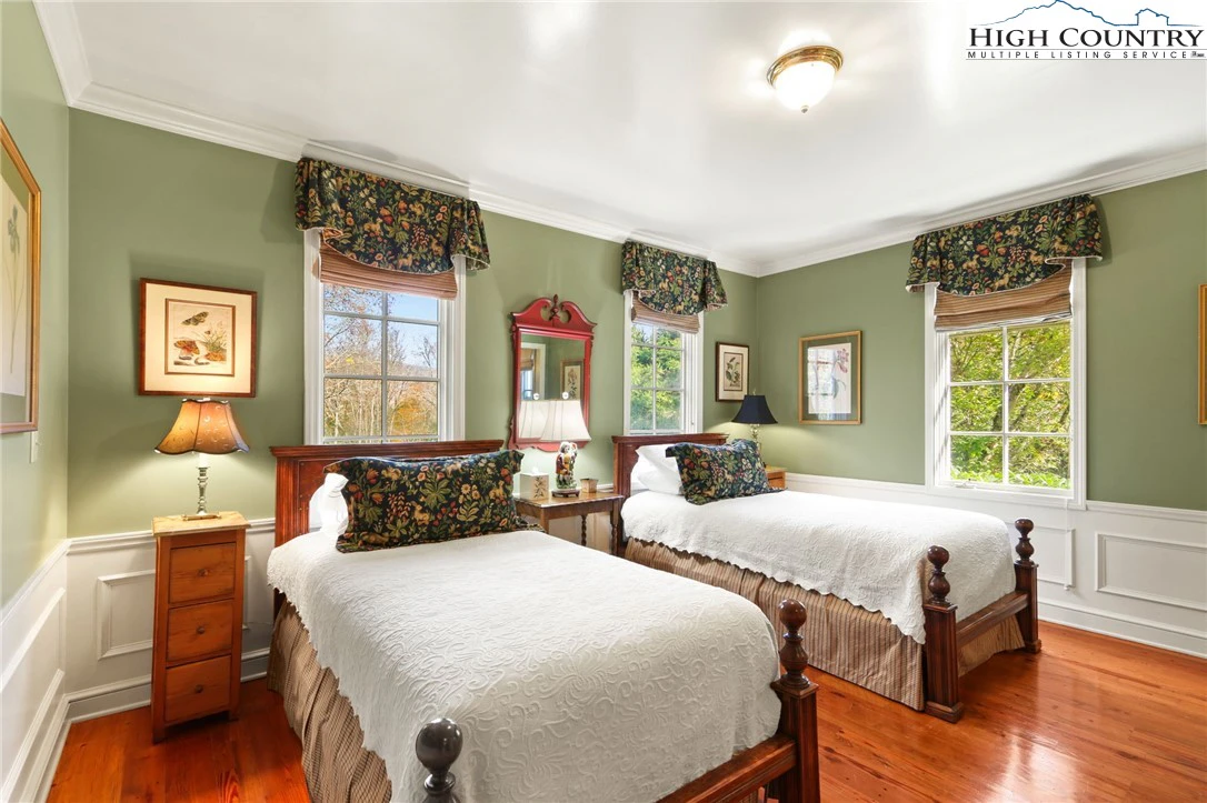 Image number 6 for the current listing