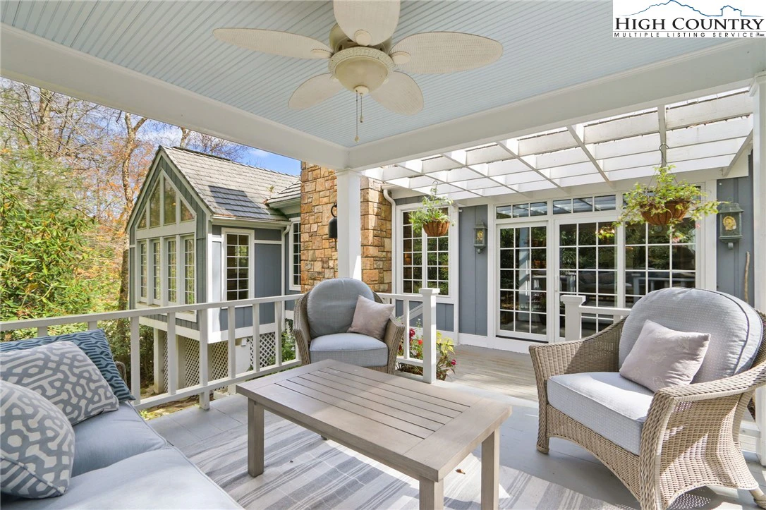 Image number 15 for the current listing