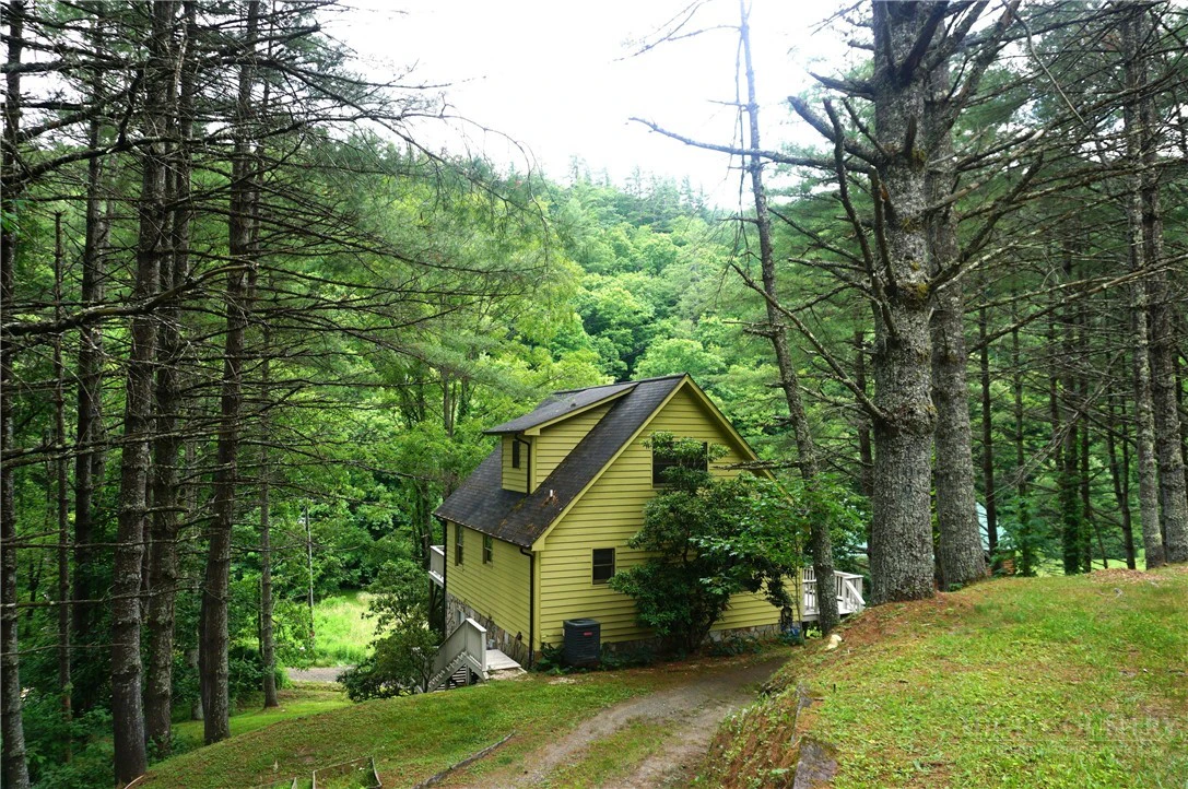 Image number 1 for the current listing