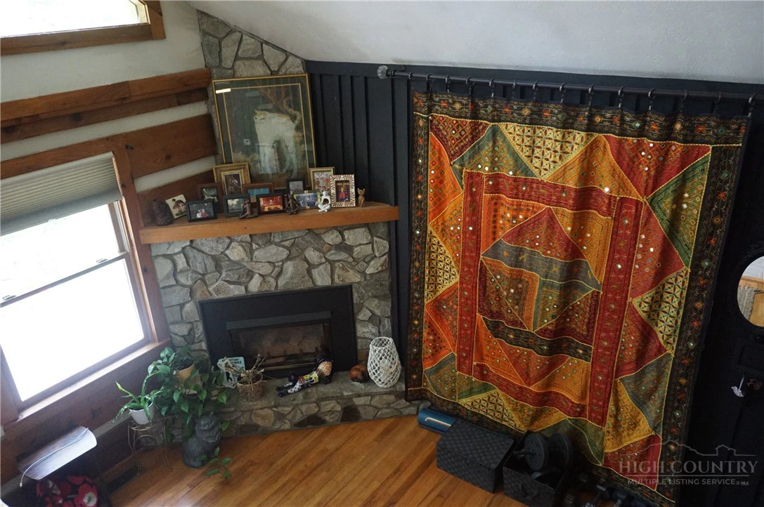 Image number 6 for the current listing
