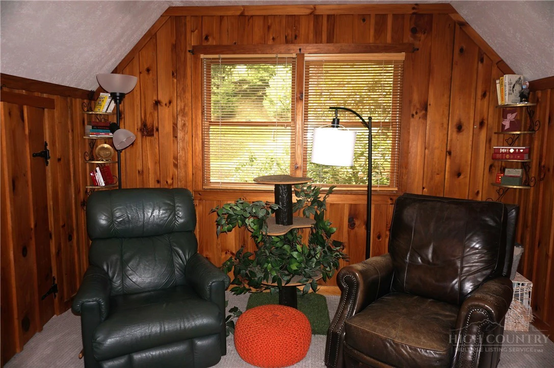 Image number 9 for the current listing