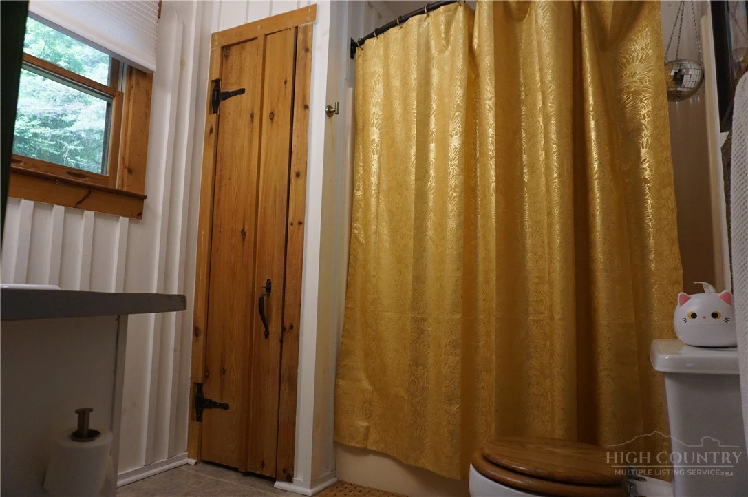Image number 14 for the current listing