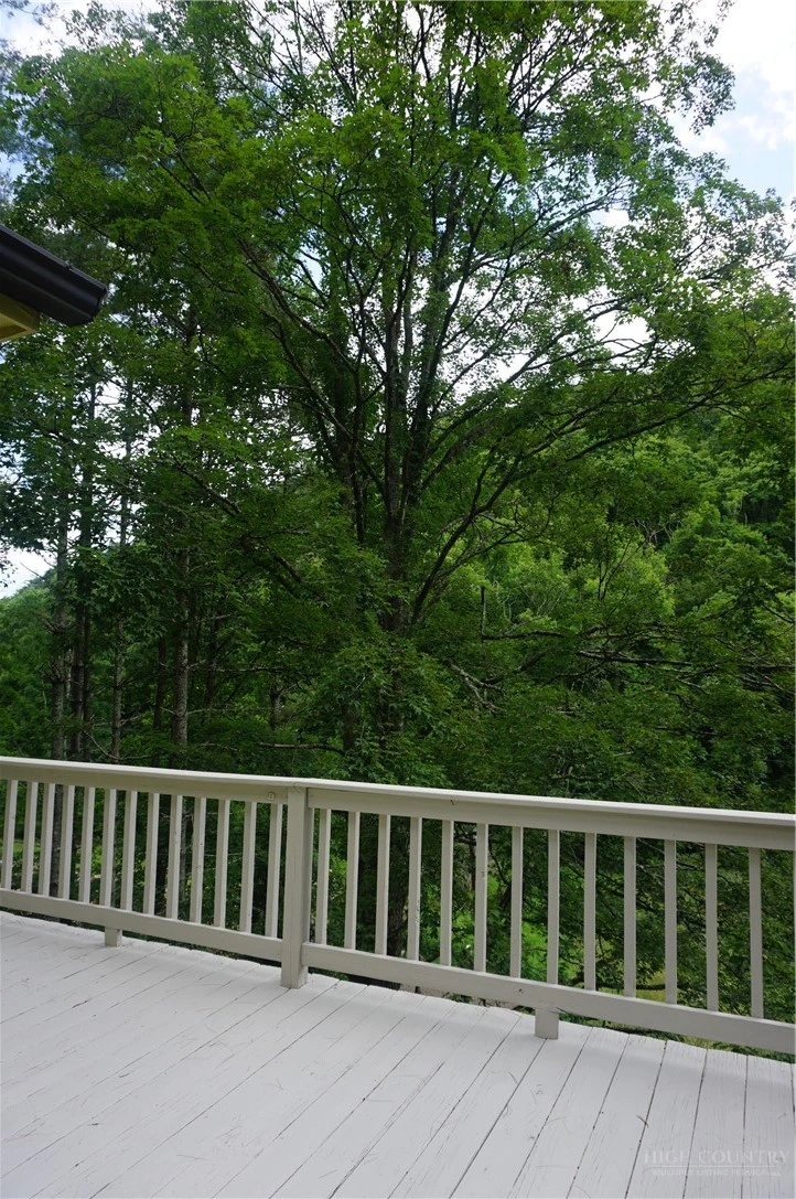 Image number 17 for the current listing
