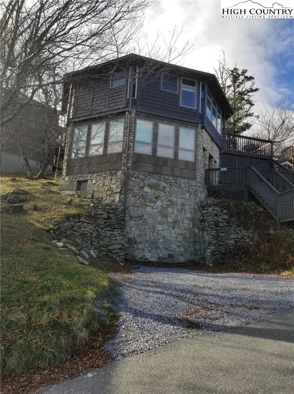 Image number 1 for the current listing
