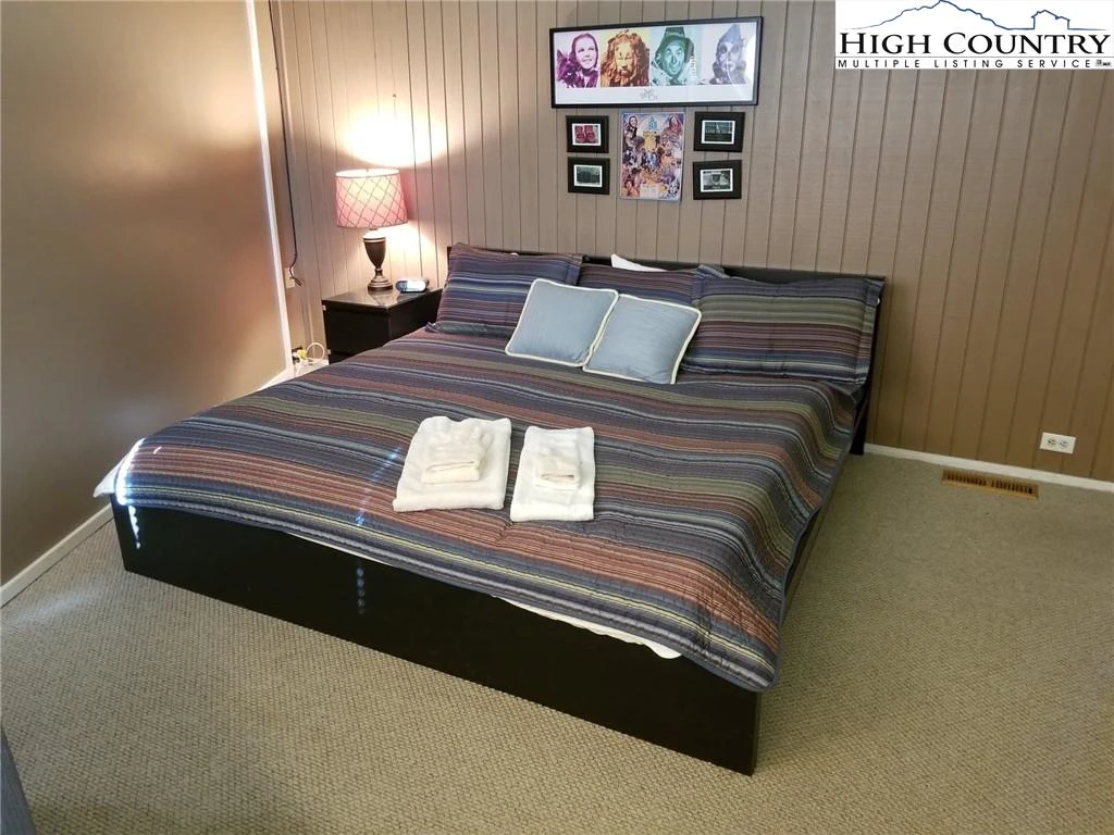 Image number 5 for the current listing