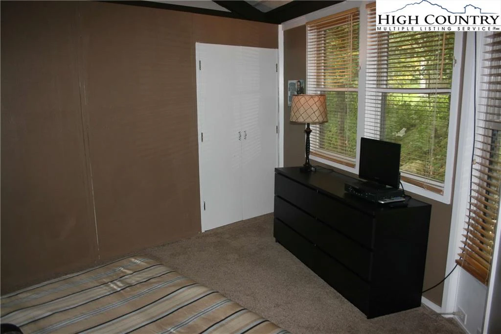 Image number 6 for the current listing