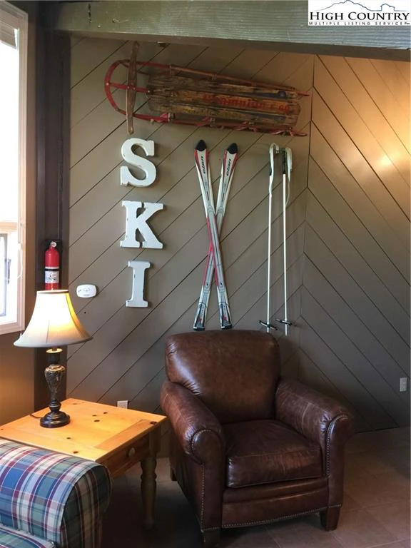 Image number 9 for the current listing
