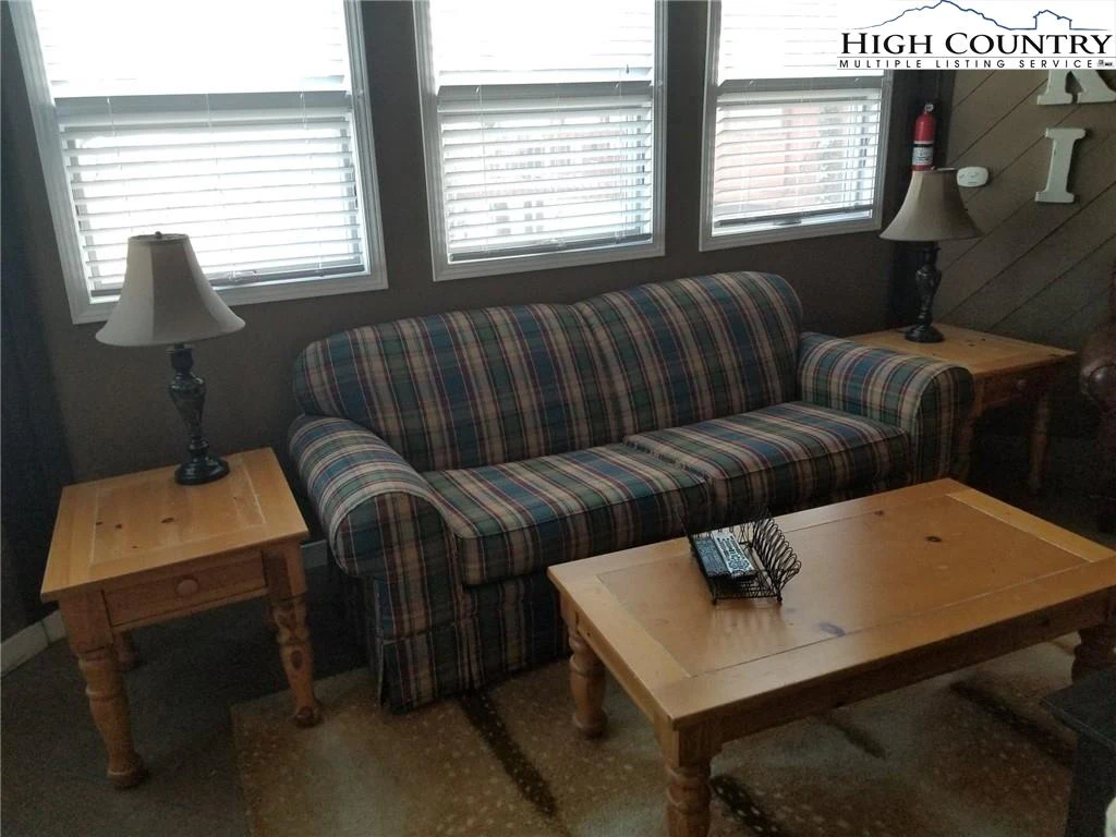 Image number 11 for the current listing