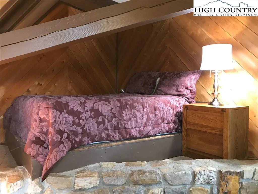 Image number 2 for the current listing