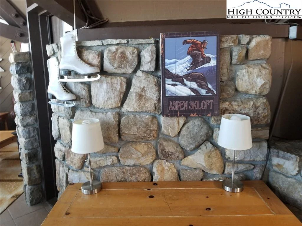 Image number 15 for the current listing