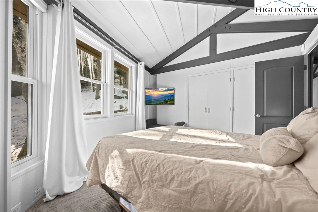 Image number 17 for the current listing