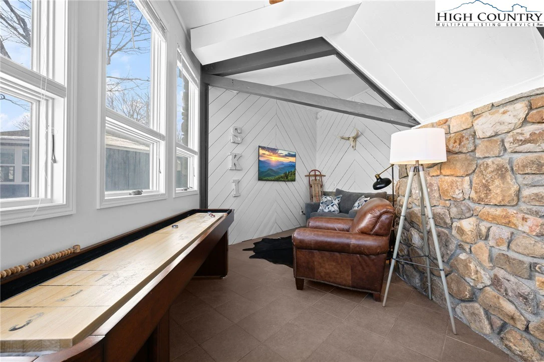 Image number 9 for the current listing
