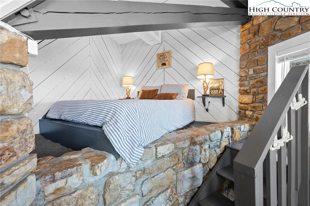 Image number 11 for the current listing