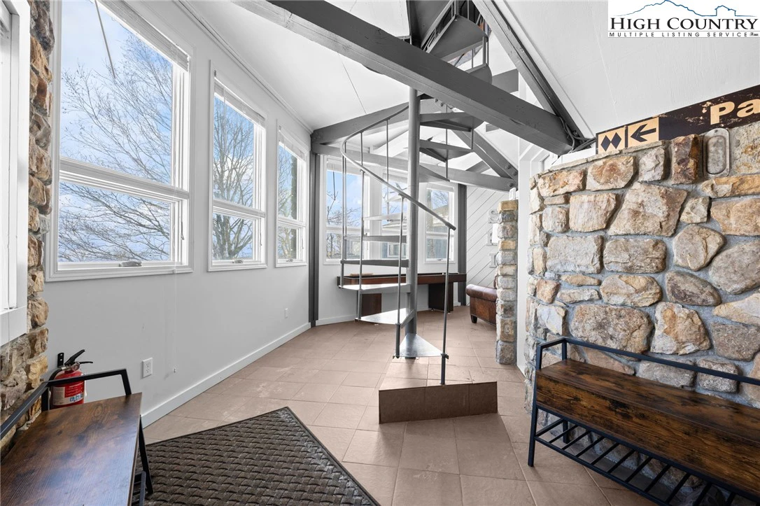 Image number 10 for the current listing