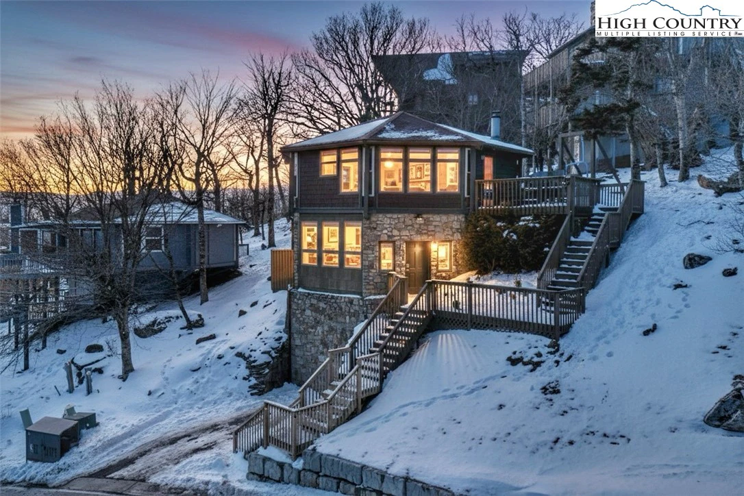 Image number 1 for the current listing