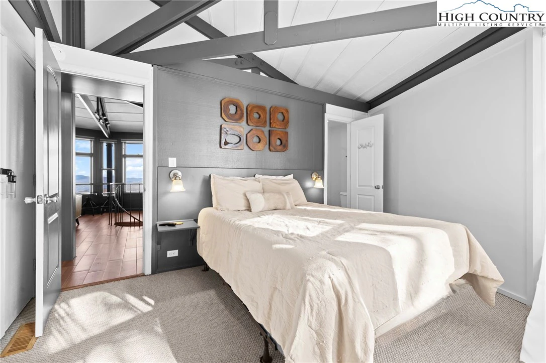 Image number 2 for the current listing
