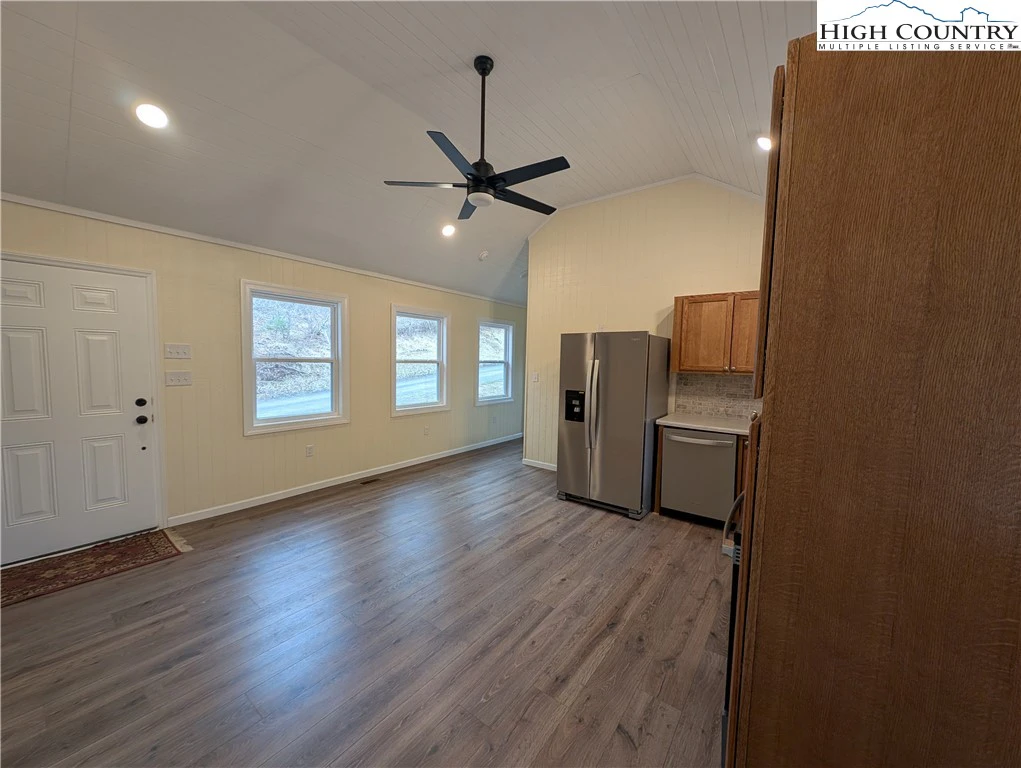 Image number 18 for the current listing