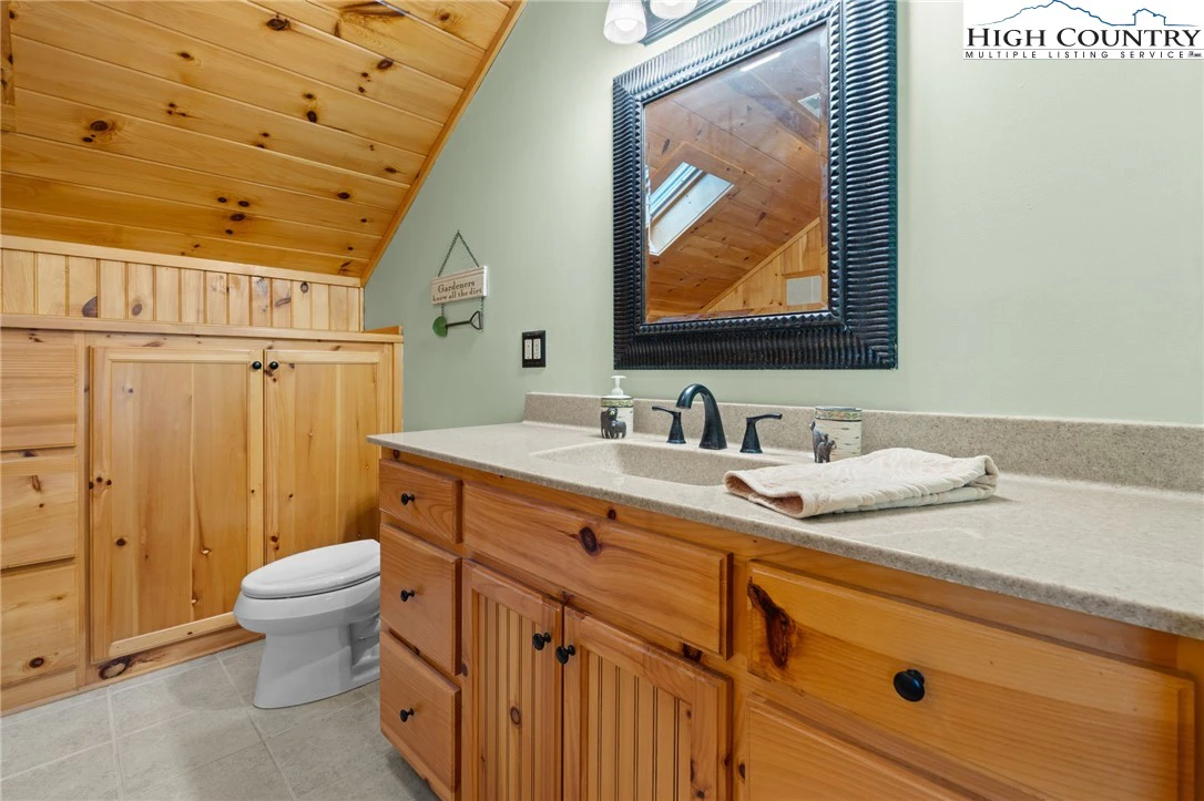 Image number 5 for the current listing