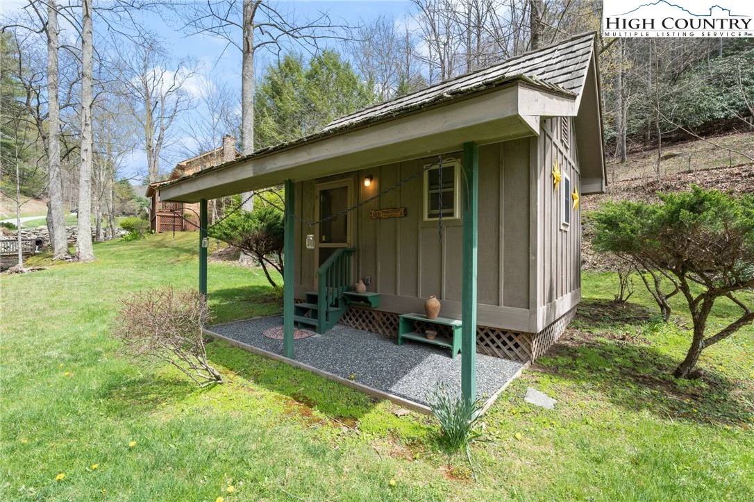 Image number 13 for the current listing