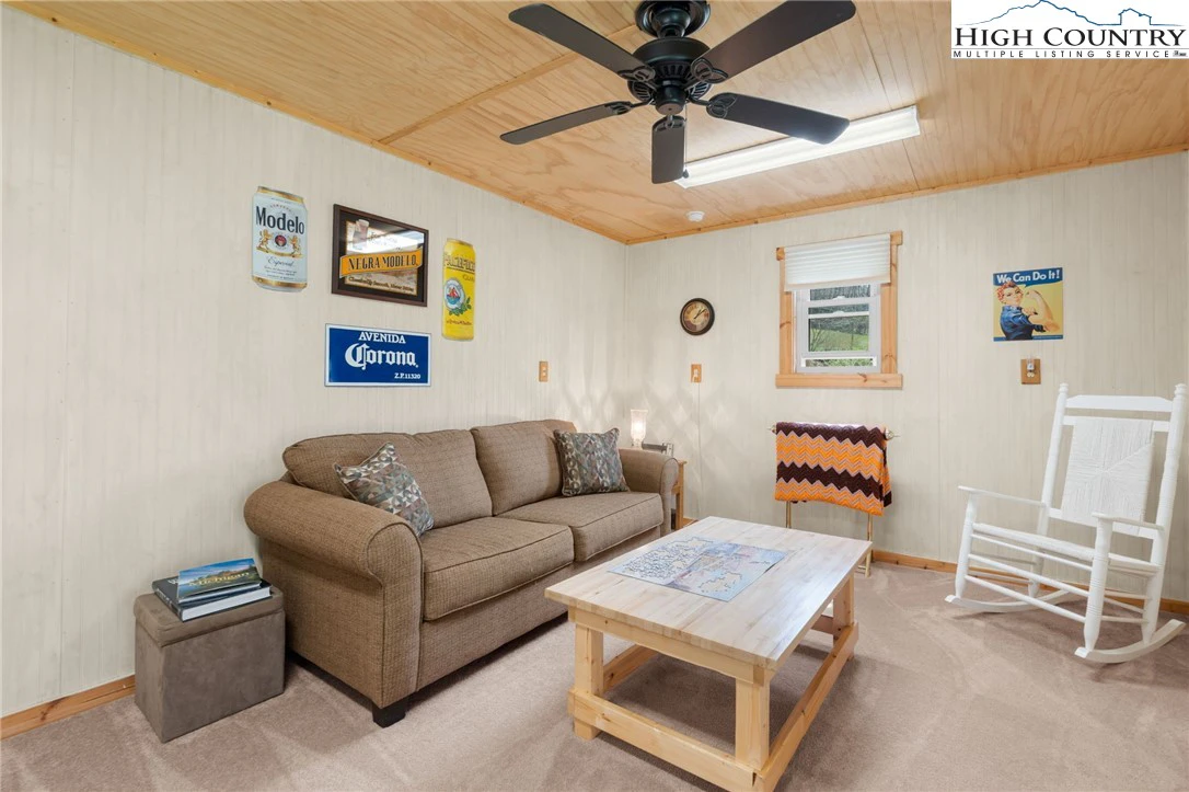 Image number 15 for the current listing