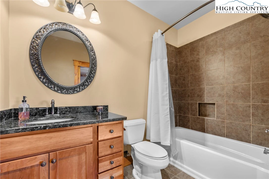 Image number 13 for the current listing