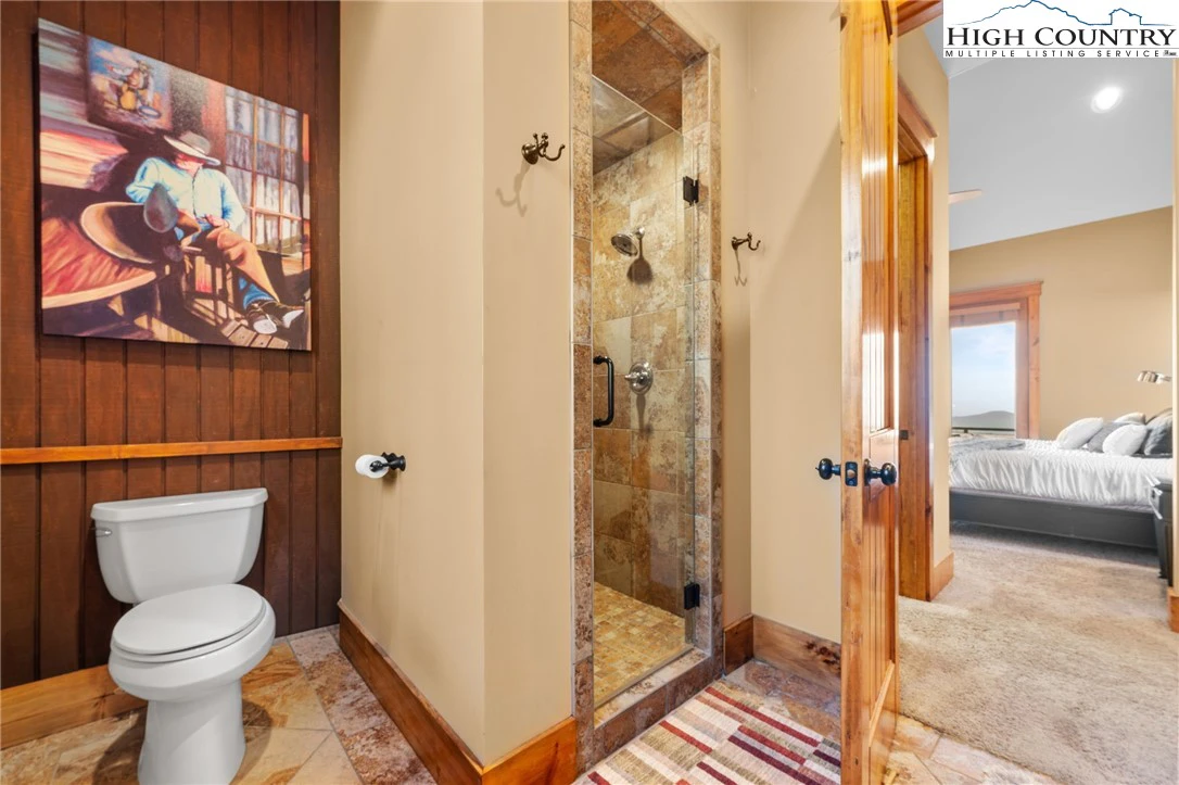 Image number 8 for the current listing
