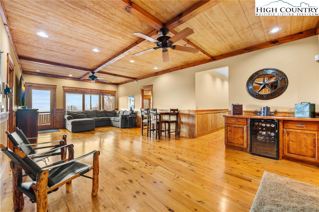 Image number 10 for the current listing