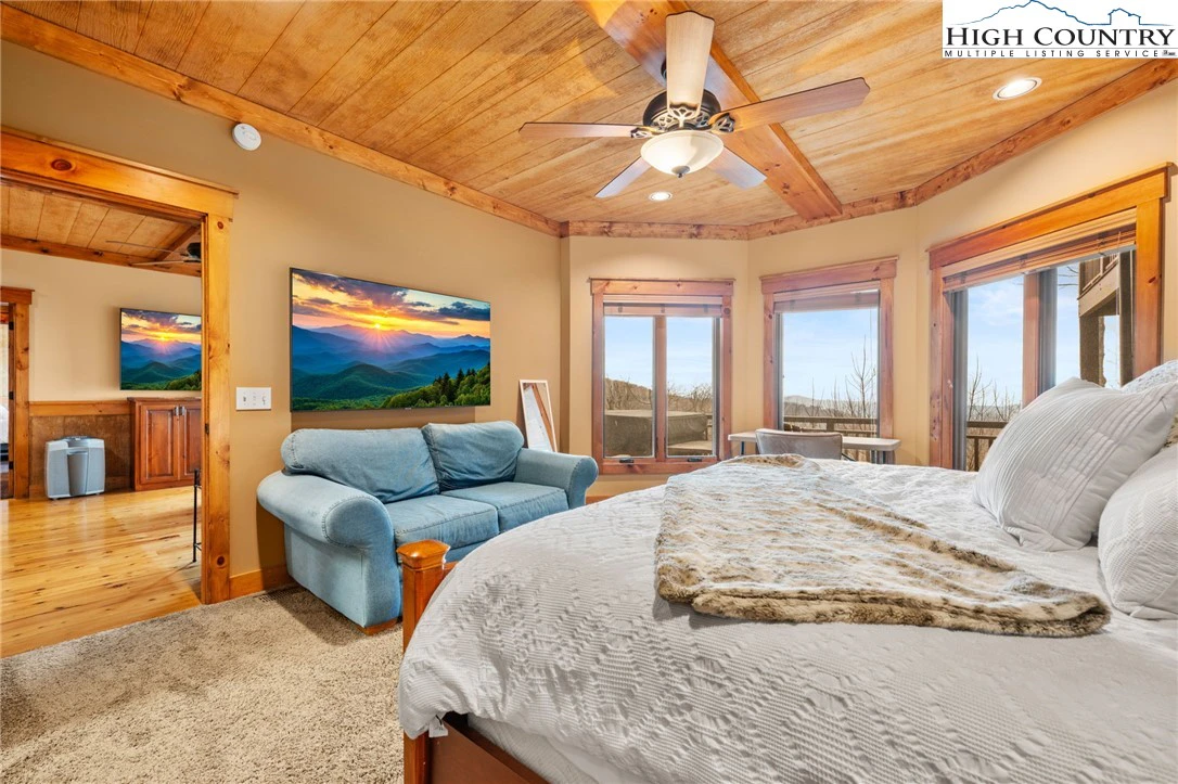 Image number 12 for the current listing