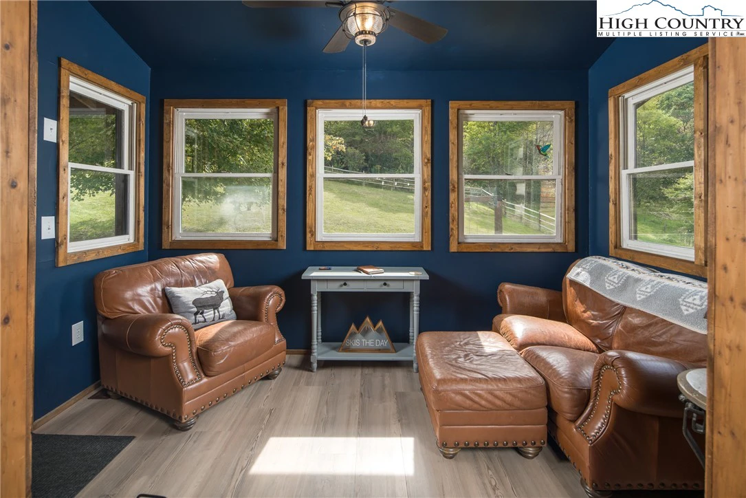 Image number 3 for the current listing